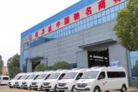程力專汽救護(hù)車廠7臺(tái)大通救護(hù)車發(fā)車